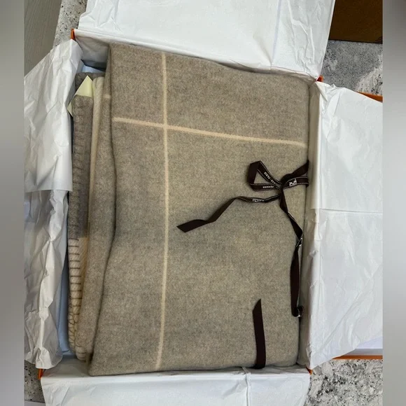 Hermes Avalon III Blanket in Coco / Camomille - Picture 7 of 14